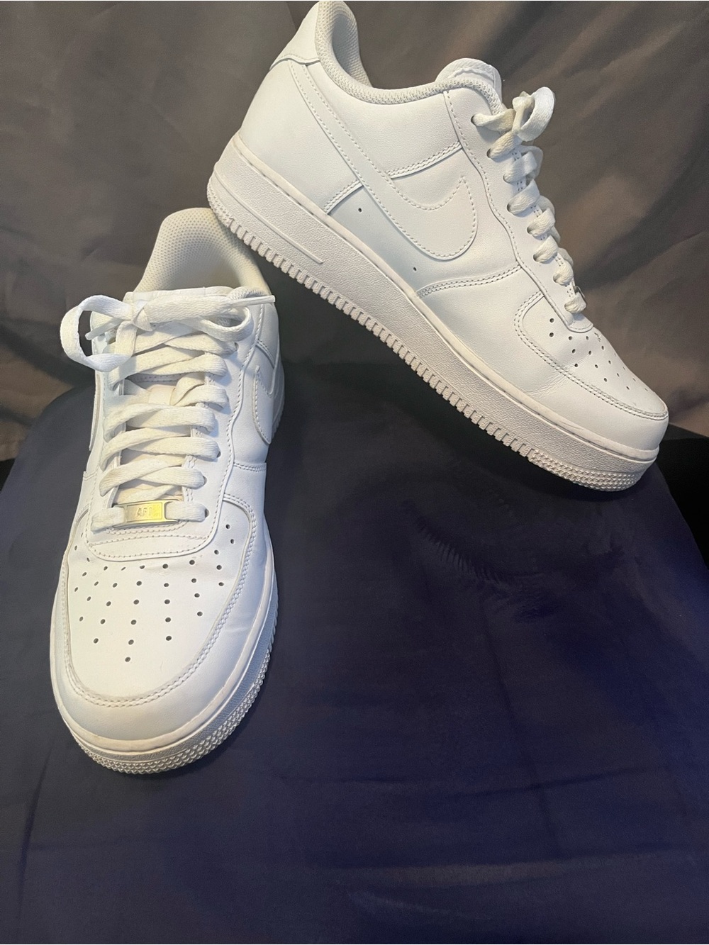 Nike All-White Low-Top Leather Sneakers size 10